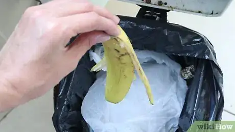 Imagen titulada Eat a Banana Step 5