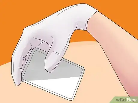 Imagen titulada Throw Cards Accurately Step 8