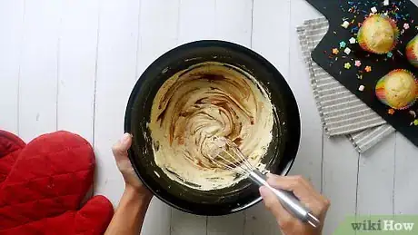Imagen titulada Make Cupcakes with Cake Mix Step 18