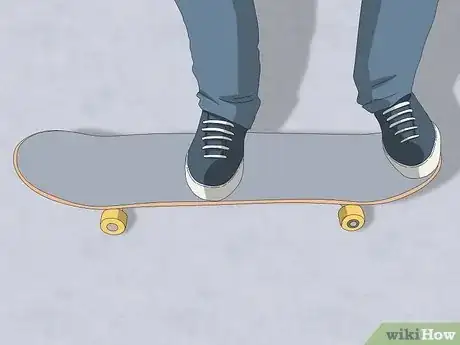 Imagen titulada 180 on a Skateboard Step 2