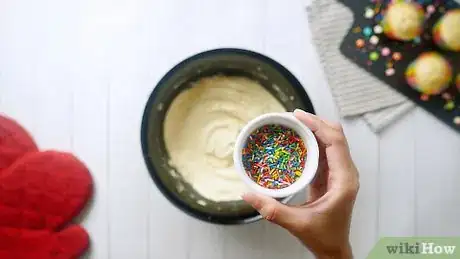 Imagen titulada Make Cupcakes with Cake Mix Step 17