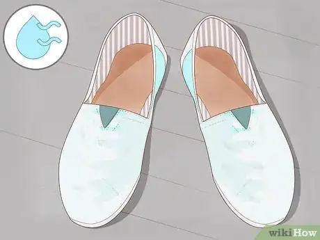 Imagen titulada Wash Toms Shoes Step 5