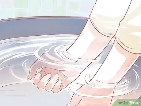 Imagen titulada Heal Dry Skin on Legs Step 2
