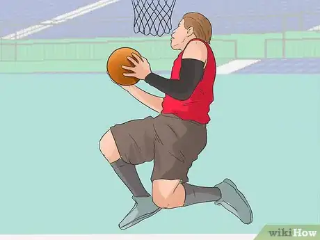 Imagen titulada Shoot a Reverse Layup in Basketball Step 5