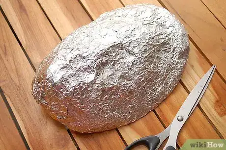 Imagen titulada Make a Mask out of Tin Foil and Tape Step 4