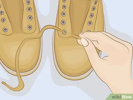 Imagen titulada Lace Timberlands Step 1