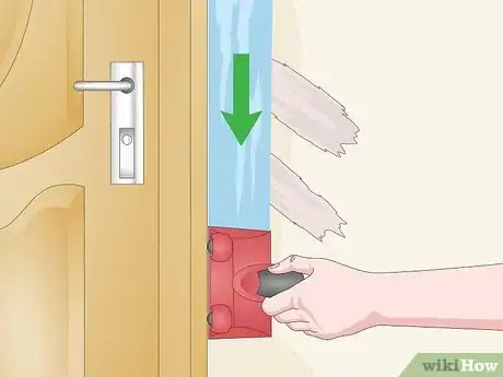 Imagen titulada Create Clean Paint Edges on Interior Walls Step 12