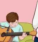 enseñarles a los niños a tocar guitarra
