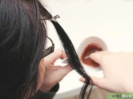 Imagen titulada Lighten Brown Hair Step 6