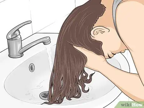 Imagen titulada Make Your Hair Lighter With Oranges and Lemons Step 11
