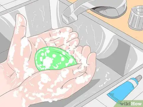 Imagen titulada Apply Hemorrhoid Cream Step 7