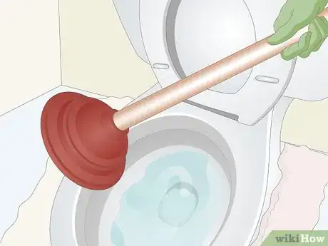 Imagen titulada Plunge a Toilet Step 6