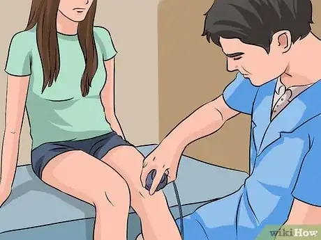 Imagen titulada Treat a Swollen Knee Step 12