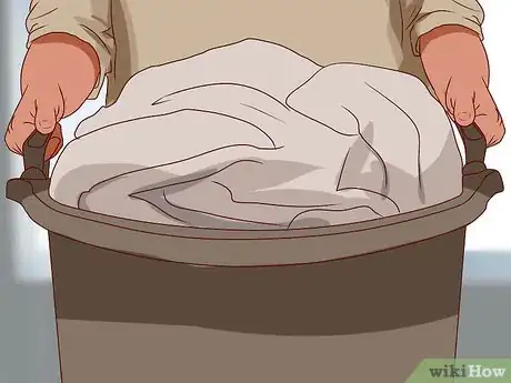 Imagen titulada Clean Up After Bedwetting Step 5