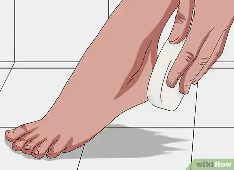 Imagen titulada Do a Self Pedicure Step 6