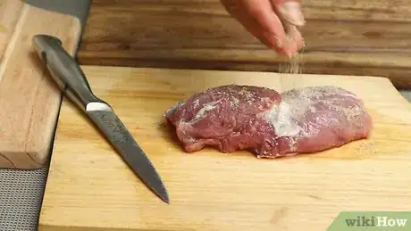 Imagen titulada Check That Pork Is Cooked Through Step 2