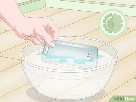 Imagen titulada Shrink a Silicone Phone Case Step 5