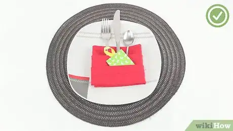 Imagen titulada Fold a Napkin with a Pocket Step 22