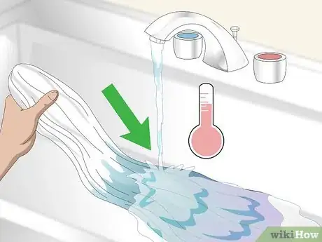 Imagen titulada Dip Dye Fabric Step 12
