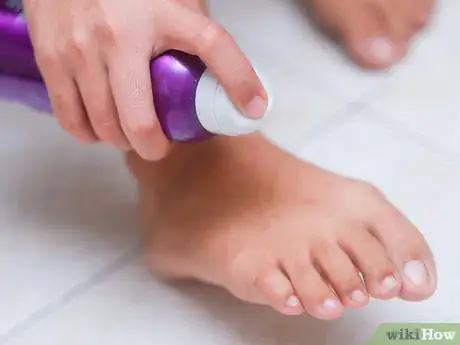 Imagen titulada Control Foot Odor with Baking Soda Step 15