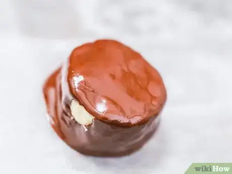 Imagen titulada Make Chocolate Covered Fruit Step 3