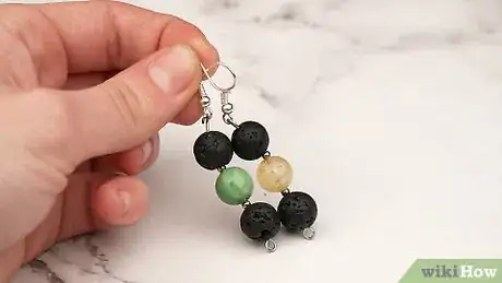 Imagen titulada Make Bead Earrings Step 7