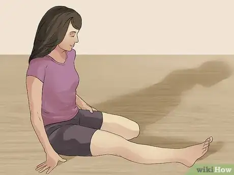 Imagen titulada Make Your Feet Touch Your Head Step 3