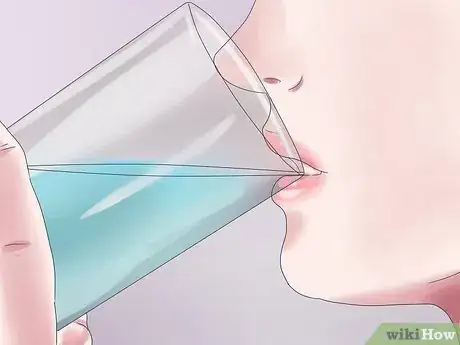 Imagen titulada Stop Dry Heaving Step 1