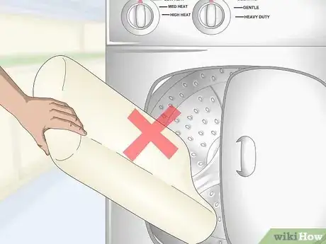 Imagen titulada Dry a Pillow Step 11