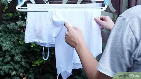 Imagen titulada Bleach a White Shirt Step 14