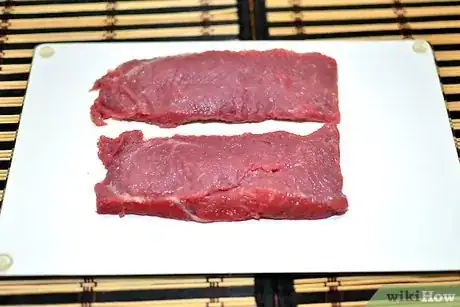 Imagen titulada Pound Meat to a Desired Thickness Step 9