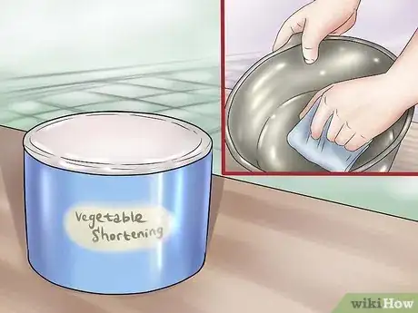 Imagen titulada Season a Dutch Oven Step 7