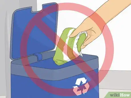 Imagen titulada Dispose of Diapers Step 1