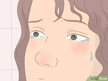 Imagen titulada Get Shampoo out of Your Eyes Step 5