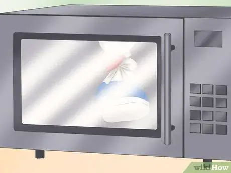 Imagen titulada Recycle Your Socks Step 7