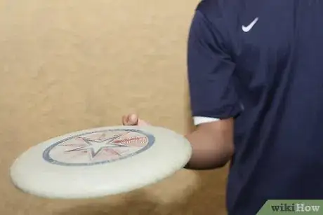 Imagen titulada Throw a Frisbee Backhand and Forehand Step 21