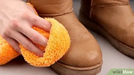 Imagen titulada Keep Leather Boots from Cracking Step 12