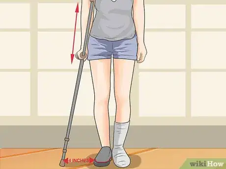 Imagen titulada Walk With One Crutch Step 2
