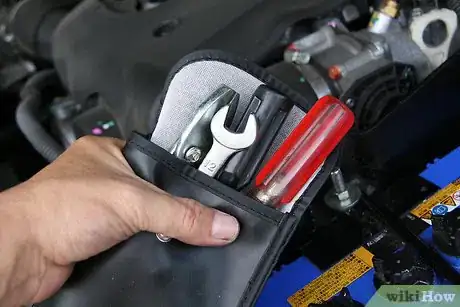 Imagen titulada Remove Car Battery Terminals Step 19