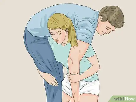 Imagen titulada Carry Someone Who's Bigger Than You Step 5