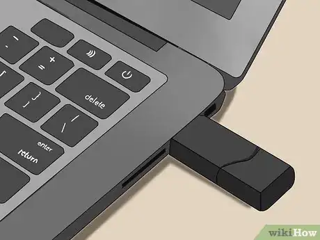 Imagen titulada Save a PowerPoint Presentation on a Thumbdrive Step 1