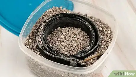 Imagen titulada Clean a Leather Belt Step 12