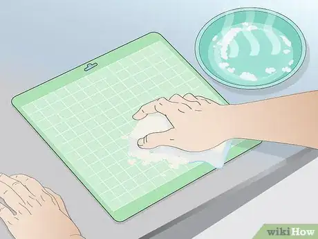 Imagen titulada Clean a Cricut Mat Step 2