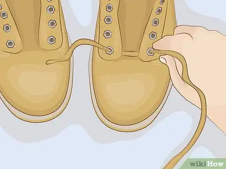 Imagen titulada Lace Timberlands Step 2