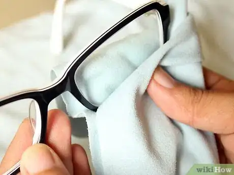 Imagen titulada Maintain Eyeglasses Step 4