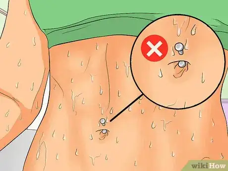Imagen titulada Treat an Irritated Belly Button Piercing Step 3