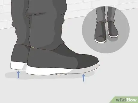 Imagen titulada Levitate (Magic Trick) Step 7