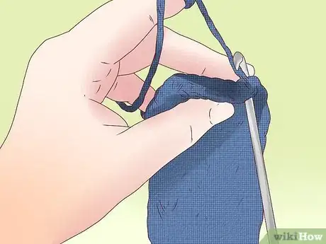 Imagen titulada Crochet Mittens Step 15