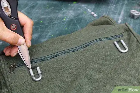 Imagen titulada Make a Bicycle Saddle Bag Step 23