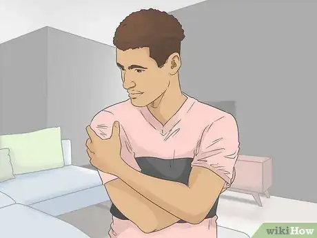 Imagen titulada Hug Yourself Step 1